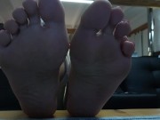 beautiful latina with dirty soles of her feet 6/16