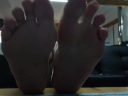 beautiful latina with dirty soles of her feet 8/16