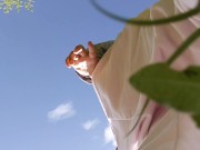 野外でおならとおしっこをする日本人女性。 4/16