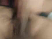 Me atrapan masturbándome en la sala 12/16