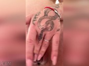 Jolie fille très salope parle cru, se masturbe et gémit fort pour de multiple orgasmes. JOI décompte 8/16