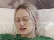 BIONDA TETTONA usa il suo SEX TOY preferito per masturbarsi e venire 13/16