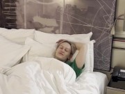 BIONDA TETTONA usa il suo SEX TOY preferito per masturbarsi e venire 6/16