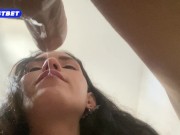 DESCUBRI A MI DULCE VECINA CALIENTE CON SU JUGUETE - PORNO EN ESPAÑOL 9/16
