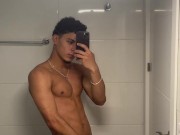 Me masturbo frente al espejo. 12/16