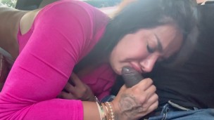 Saudi barbienjd suckin dick in the car/ السعوديه باربي نجد تمص لفحل بالسياره