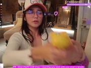 CUTE GIRL MASTURBATES A FROG 10/16