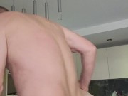 Robiłam śniadanie w sexy bieliźnie a on dorwał mnie i zerrżął na stole 15/16