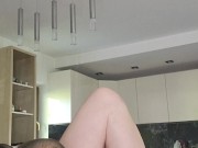 Robiłam śniadanie w sexy bieliźnie a on dorwał mnie i zerrżął na stole 8/16