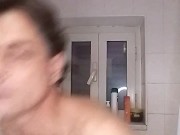 Faccio la doccia conto rap(Fabri Fibra)e parlo con voi 4/16