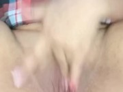 COLEGIALA CACHONDA TIENE SQUIRT Y LUEGO DEJA QUE LA FOLLEN HASTA VENIRSE EN SU RICA VAGINA! 4/16