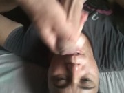 Mi vecino me propone pagar mi renta a cambio me metió su pene hasta el fondo 12/16