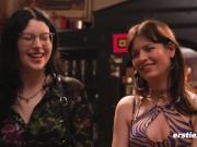 Ersties - Mias lesbische Bar-Sex-Fantasie wird im Rollenspiel Wirklichkeit 14/16