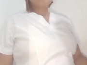 Enfermera le hace garganta profunda al doctor 1/16