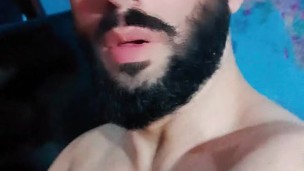 Modelo Sexy Implora por 15 Polegadas e Goza na Boca