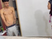 Mi tímida hermanastra me sorprende masturbándome con su ropa interior y me la follo duro hasta corre 7/16