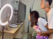 Le ayudo a mi pequeña hermanastra con sus redes sociales y termino follandomela duro por el culo. 4/16