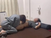 朝勃ちしたデカチンを優しく手コキしてあげる爆乳彼女♡あまりの気持ちよさに大量射精　亀頭責め　M男　ぶっかけ　巨根　スレンダー　巨乳　かわいい　超美女　投稿　個人撮影　素人　日本人　えむゆみ　カップル 7/16