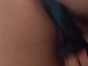 Masturbando minha incrível buceta lisinha e chupando consolo preto 5/16