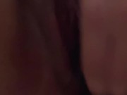 Masturbando minha incrível buceta lisinha e chupando consolo preto 8/16