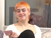 Ersties - Emi bringt sich mit Massageöl in Stimmung und dann mit einem Vibrator zum Höhepunkt 11/16