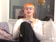 Ersties - Emi bringt sich mit Massageöl in Stimmung und dann mit einem Vibrator zum Höhepunkt 3/16