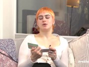 Ersties - Emi bringt sich mit Massageöl in Stimmung und dann mit einem Vibrator zum Höhepunkt 8/16