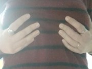 Je me masse mes seins 1/16