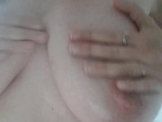 Je me masse mes seins 13/16