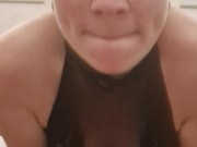 Schwanger Mama macht es sich auf den Sofa selber 1/16