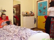 Ragazzo impacciato viene scopato da una strepitosa donna delle pulizie che lo fa sborrare dentro! 4/16