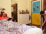 Ragazzo impacciato viene scopato da una strepitosa donna delle pulizie che lo fa sborrare dentro! 5/16