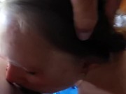 Schlampe bläst an der Bushalte Station 12/16