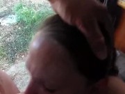 Schlampe bläst an der Bushalte Station 8/16