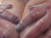 Las enormes tetas de mi madrastra, me las pone en la cara 14/16