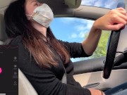 Un abonné contrôle mon lush pendant que je conduis. Je suis obligée de m'arrêter pour jouir! 11/16