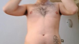 mi spoglio davanti a voi in un tik tok bollente