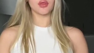 Sexy blonde with a perfect ass❤