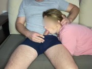 Возбужденный сводный брат трахнул меня в рот,когда я прилегла ему на колени 10/16