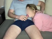 Возбужденный сводный брат трахнул меня в рот,когда я прилегла ему на колени 14/16