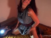 des Dr Martens, un jouet, une levrette qui claque, et beaucoup, beaucoup de plaisir...