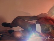 des Dr Martens, un jouet, une levrette qui claque, et beaucoup, beaucoup de plaisir... 5/16