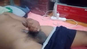 May nakatingin sakin nag jajakol.