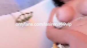 Hard Pussy Rubbing In The Shower