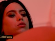 The hot brunette has sex with a total stranger 7/16