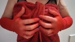 Il mio figliastro si sta facendo una sega davanti a me 🔥💦