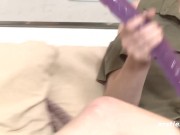 Ersties - Ginny erreicht einen beglückenden Höhepunkt mit einem riesigen Doppeldildo 7/16