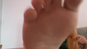 Admire the feet of this goddess while she touches herself and you ARE a loser watching her