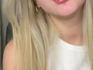 You definitely can’t resist this hottie💋