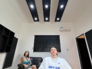 Se folla a su hermanastro cofla24cm mientras juega videojuegos - EN VIVO! 1/16